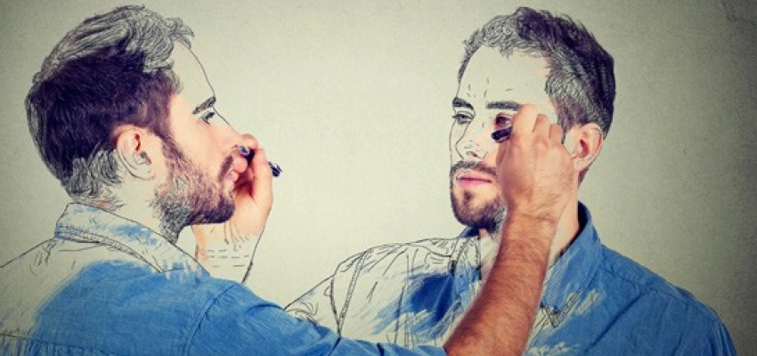 Zwei Männer zeichnen sich gegenseitig