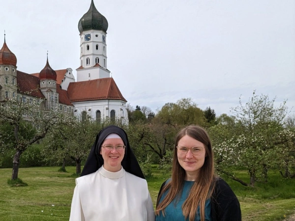 Das größte Abenteuer meines Lebens. Pia Holzschuh im Gespräch mit Sr. M. Mechthild Steiner von der Dominikanerin in Wettenhausen. Bild von den Pia Holzschuh und Sr. Mechtheld