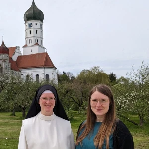 Das größte Abenteuer meines Lebens. Pia Holzschuh im Gespräch mit Sr. M. Mechthild Steiner von der Dominikanerin in Wettenhausen. Bild von den Pia Holzschuh und Sr. Mechtheld