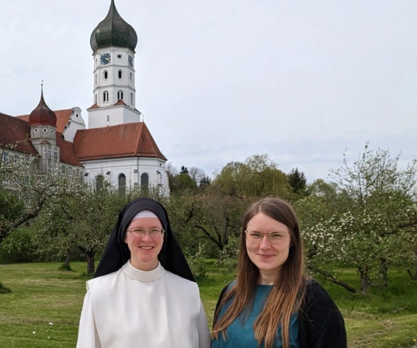 Das größte Abenteuer meines Lebens. Pia Holzschuh im Gespräch mit Sr. M. Mechthild Steiner von der Dominikanerin in Wettenhausen. Bild von den Pia Holzschuh und Sr. Mechtheld