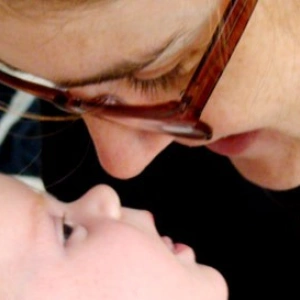 Empfangen, eigentlich jeden Tag neu! Carolin Schneider mit ihrem Kind.