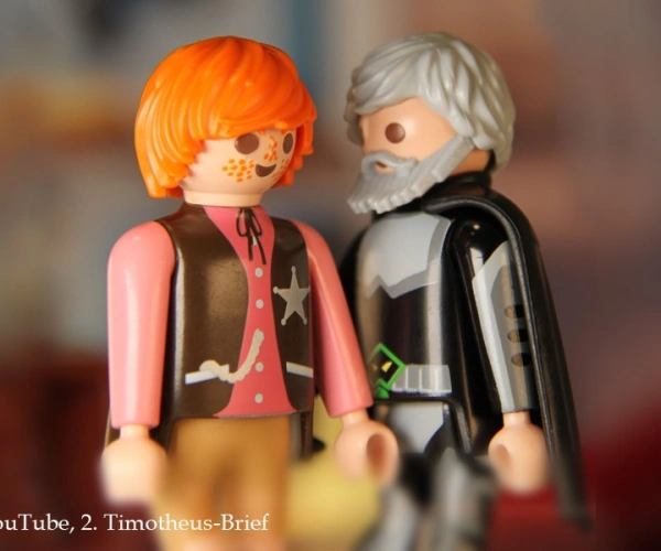 Zwei Playmobil-Figuren, eine jung, die andere alt, stehen sich sich gegenüber