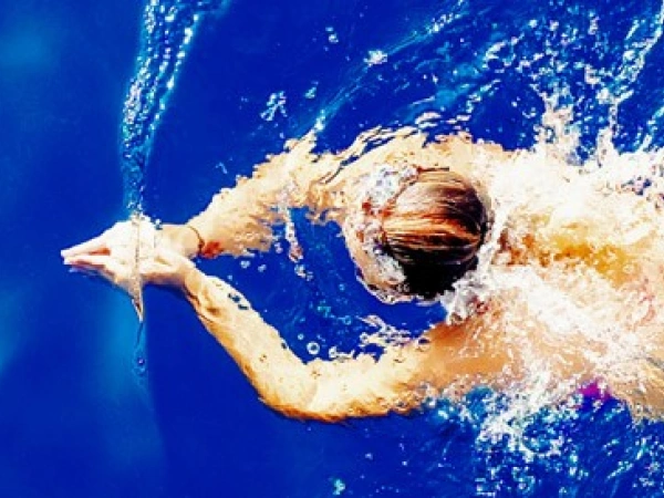 Im Rhythmus. Wie Rituale mein Leben prägen. Bild von einem Schwimmer.