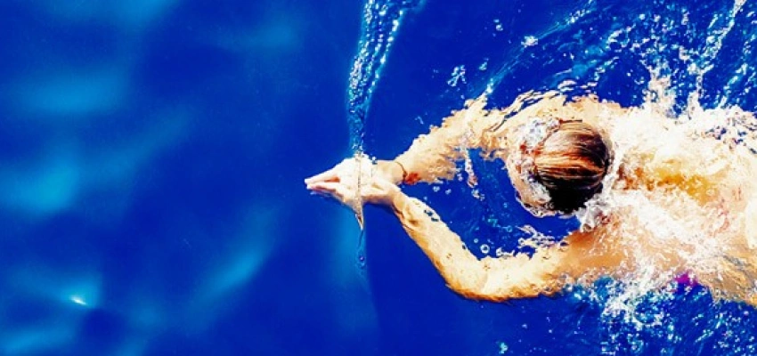 Im Rhythmus. Wie Rituale mein Leben prägen. Bild von einem Schwimmer.