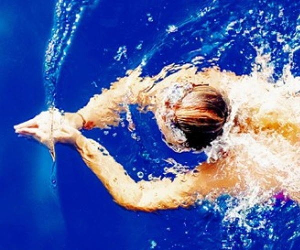 Im Rhythmus. Wie Rituale mein Leben prägen. Bild von einem Schwimmer.