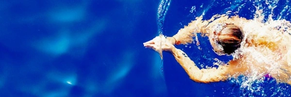 Im Rhythmus. Wie Rituale mein Leben prägen. Bild von einem Schwimmer.