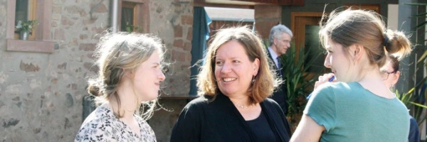 Immer wieder ein letztes Mal. Vertraut werden – einander loslassen. Bild von Hanna Epting und Freiwilligen.