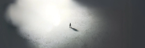 Silhouette eines einzelnen Mannes