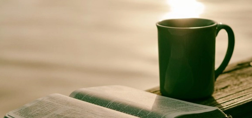 Love coffee. Love Jesus. Interview mit Flinn Schneider. Bild zum Artikel.