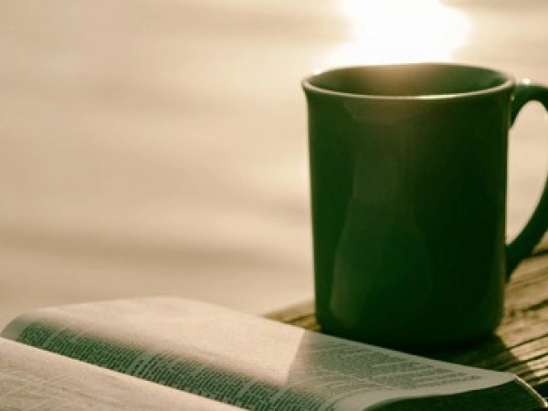 Love coffee. Love Jesus. Interview mit Flinn Schneider. Bild zum Artikel.