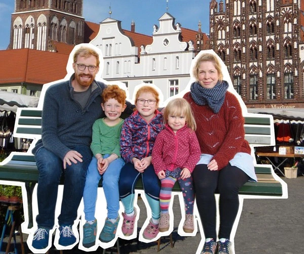 Sequere vocem – Folge der Stimme. Eine Pfarrersfamilie zieht nach Greifswald. Bild von Familie Großmann in Greifswald.